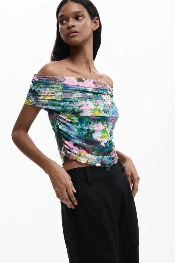 T-Shirt mit Blumenmuster und U-Boot-Ausschnitt T-Shirt mit Blumenmuster und U-Boot-Ausschnitt