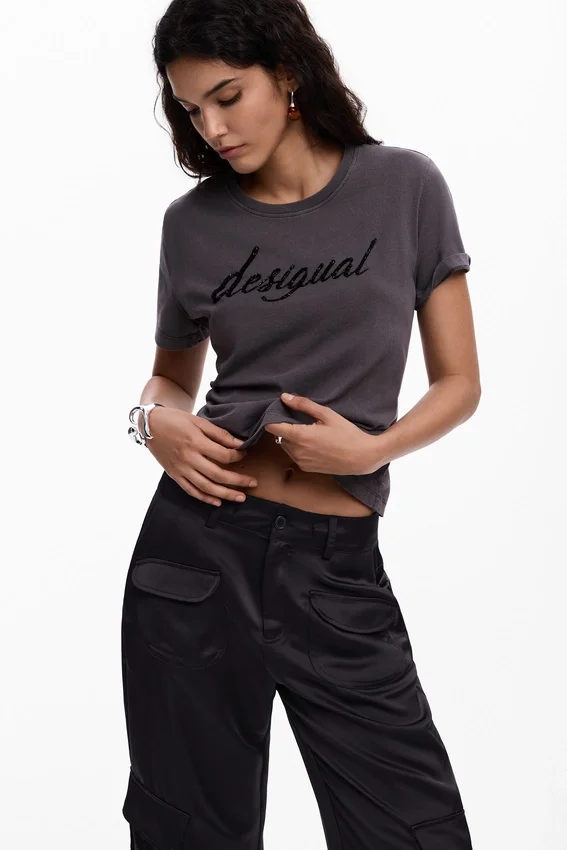 T-Shirt mit gesticktem Logo T-Shirt mit gesticktem Logo