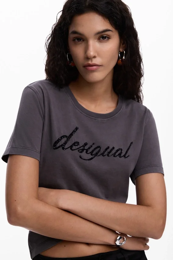 T-Shirt mit gesticktem Logo T-Shirt mit gesticktem Logo