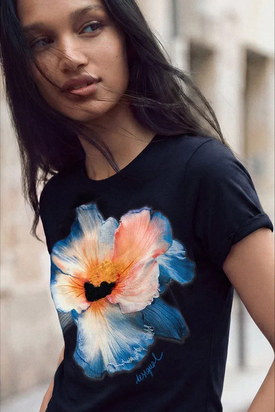 T-Shirt mit großem Blumenprint T-Shirt mit großem Blumenprint