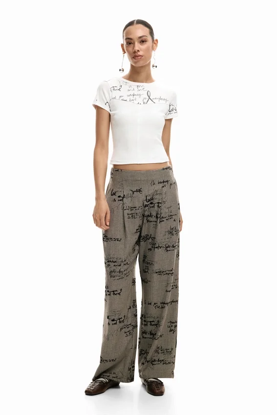 T-Shirt mit Rippbündchen und Schriftzug T-Shirt mit Rippbündchen und Schriftzug