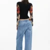 T-Shirt mit transparenten Ärmeln T-Shirt mit transparenten Ärmeln