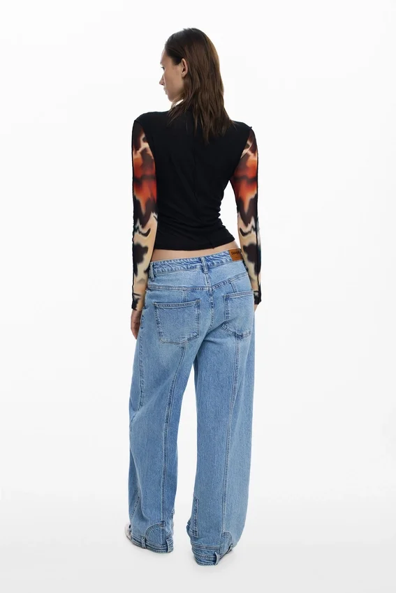 T-Shirt mit transparenten Ärmeln T-Shirt mit transparenten Ärmeln