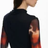 T-Shirt mit transparenten Ärmeln T-Shirt mit transparenten Ärmeln