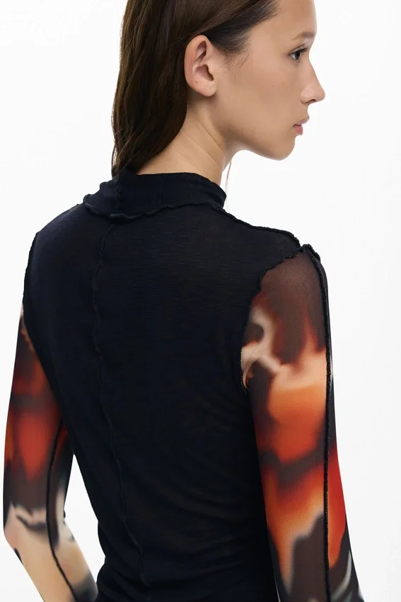 T-Shirt mit transparenten Ärmeln T-Shirt mit transparenten Ärmeln
