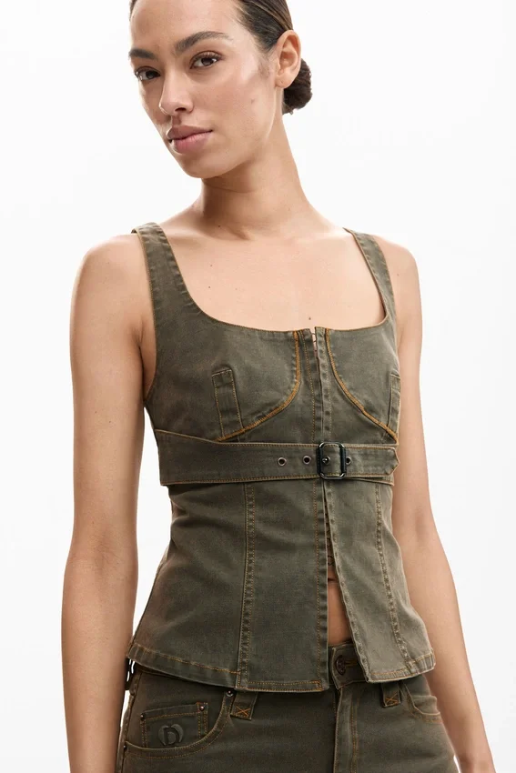 Taillierte Bluse mit Trägern Taillierte Bluse mit Trägern