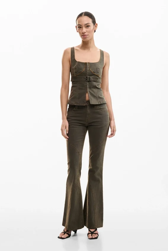 Taillierte Bluse mit Trägern Taillierte Bluse mit Trägern