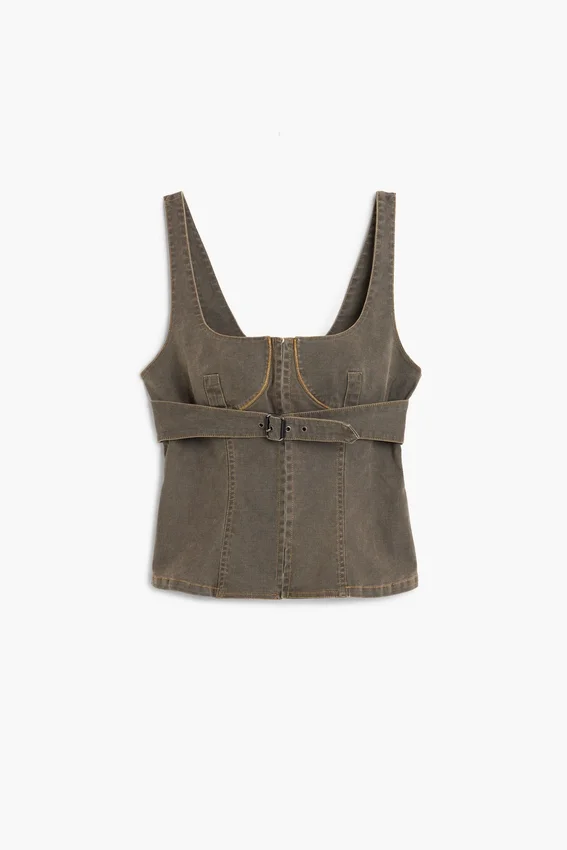 Taillierte Bluse mit Trägern Taillierte Bluse mit Trägern