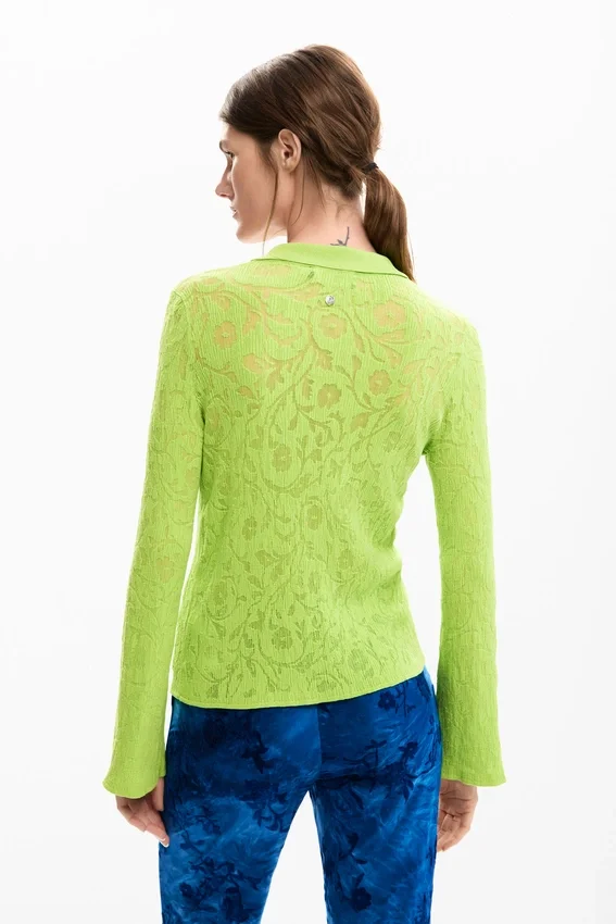 Tailliertes T-Shirt mit Blumenmuster Tailliertes T-Shirt mit Blumenmuster