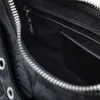 Tasche mit Nieten und Prägung Tasche mit Nieten und Prägung