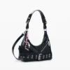 Tasche mit Schnallenverzierung Tasche mit Schnallenverzierung