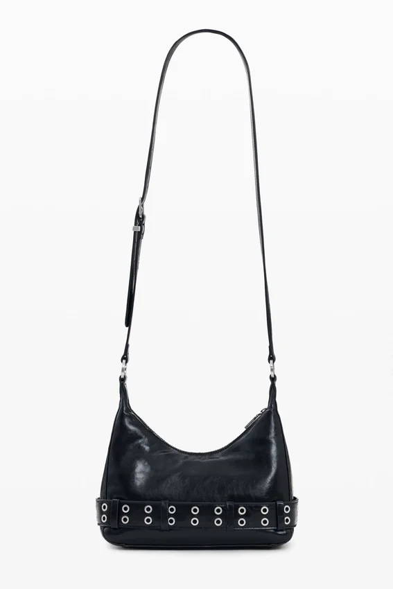 Tasche mit Schnallenverzierung Tasche mit Schnallenverzierung
