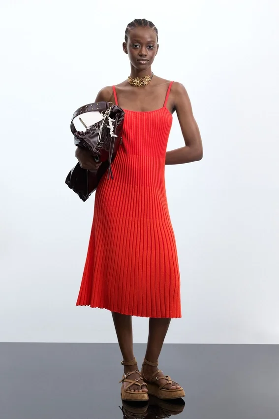 Trägerkleid aus 100 % Baumwolle Trägerkleid aus 100 % Baumwolle