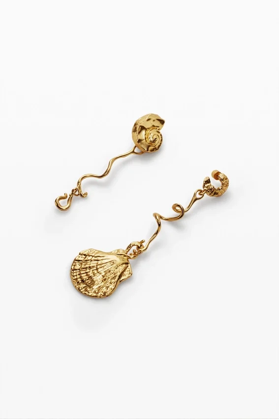 Unregelmäßige goldene Muschelohrringe Zalio Unregelmäßige goldene Muschelohrringe Zalio