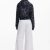 Wandelbare Hose mit Blumen von Tyler Mcgillivary Wandelbare Hose mit Blumen von Tyler Mcgillivary