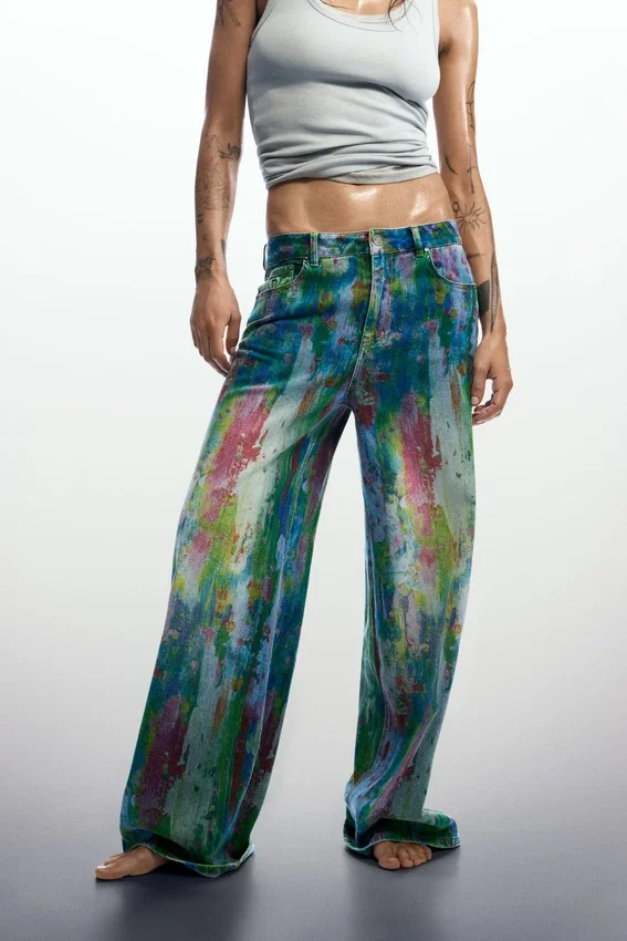 Weit geschnittene Splatter-Jeans Weit geschnittene Splatter-Jeans