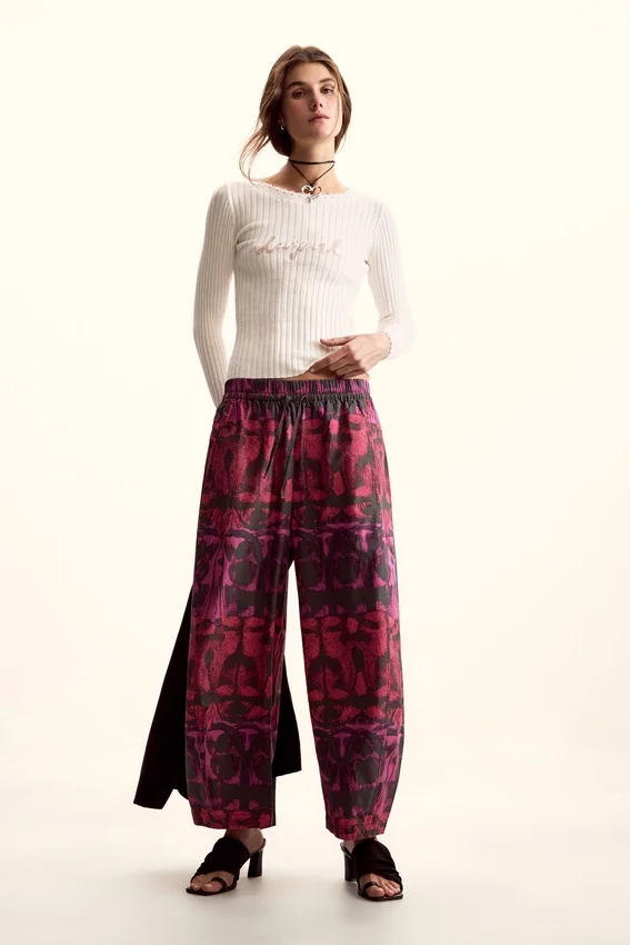 Weite Hose, entworfen von Christian Lacroix Weite Hose, entworfen von Christian Lacroix