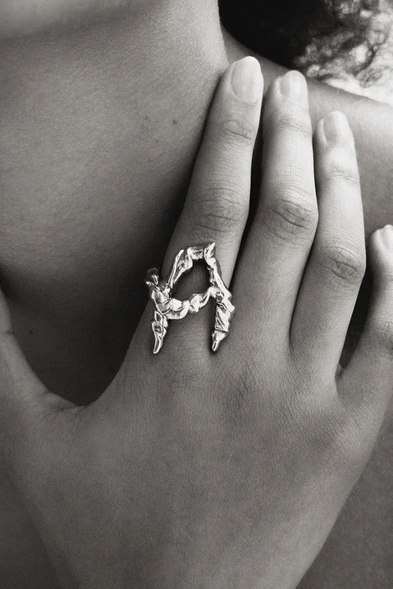 Zalio versilberter Ring mit dem Buchstaben A Zalio versilberter Ring mit dem Buchstaben A