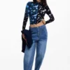 Zweifarbiges Blumen-T-Shirt Zweifarbiges Blumen-T-Shirt
