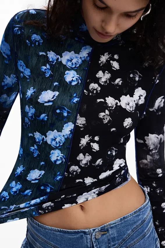 Zweifarbiges Blumen-T-Shirt Zweifarbiges Blumen-T-Shirt