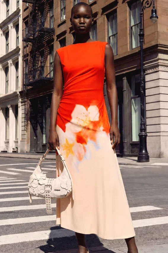 Zweifarbiges Blumenkleid Zweifarbiges Blumenkleid
