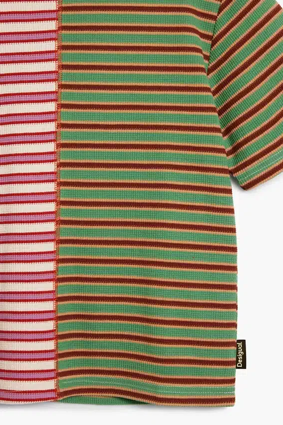 Zweifarbiges gestreiftes T-Shirt Zweifarbiges gestreiftes T-Shirt